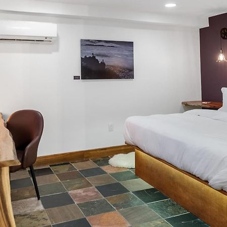 The Horton Hotel Boone Extérieur photo